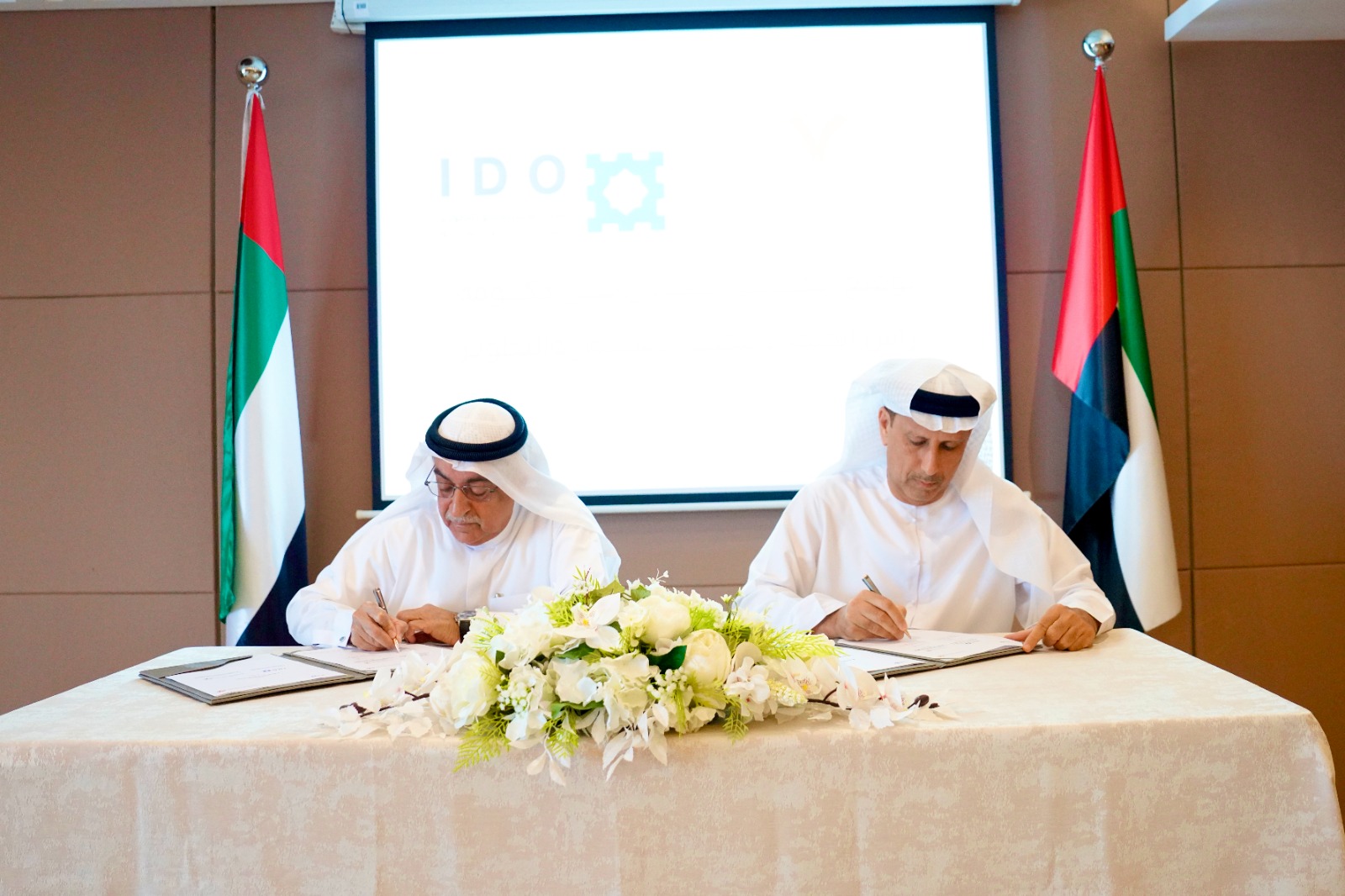 You are currently viewing اتفاقية تعاون استراتيجي مشترك بين دائرة الموارد البشرية و مكتب الأستثمار و التطوير برأس الخيمة